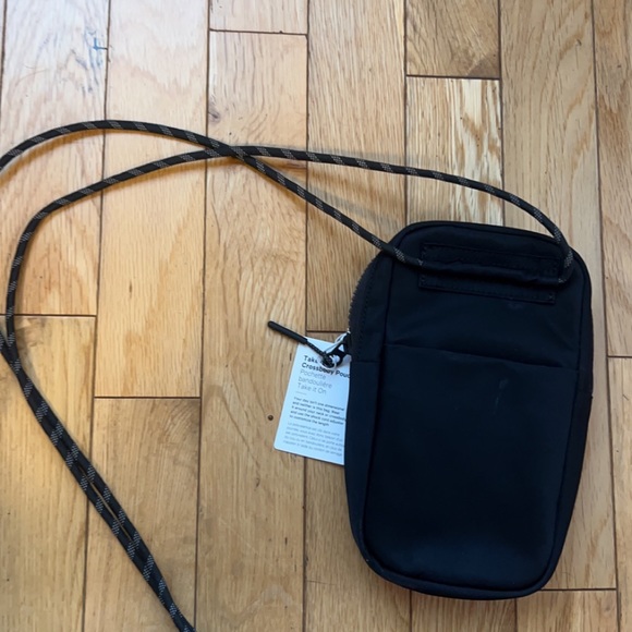 Lululemon cross body pouch - Picture 2 of 5